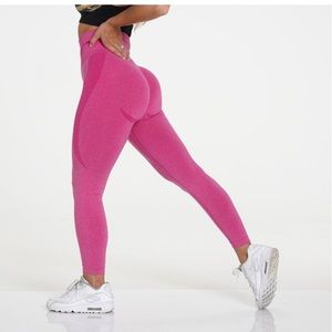 NVGTN Fuchsia Seamless Leggings